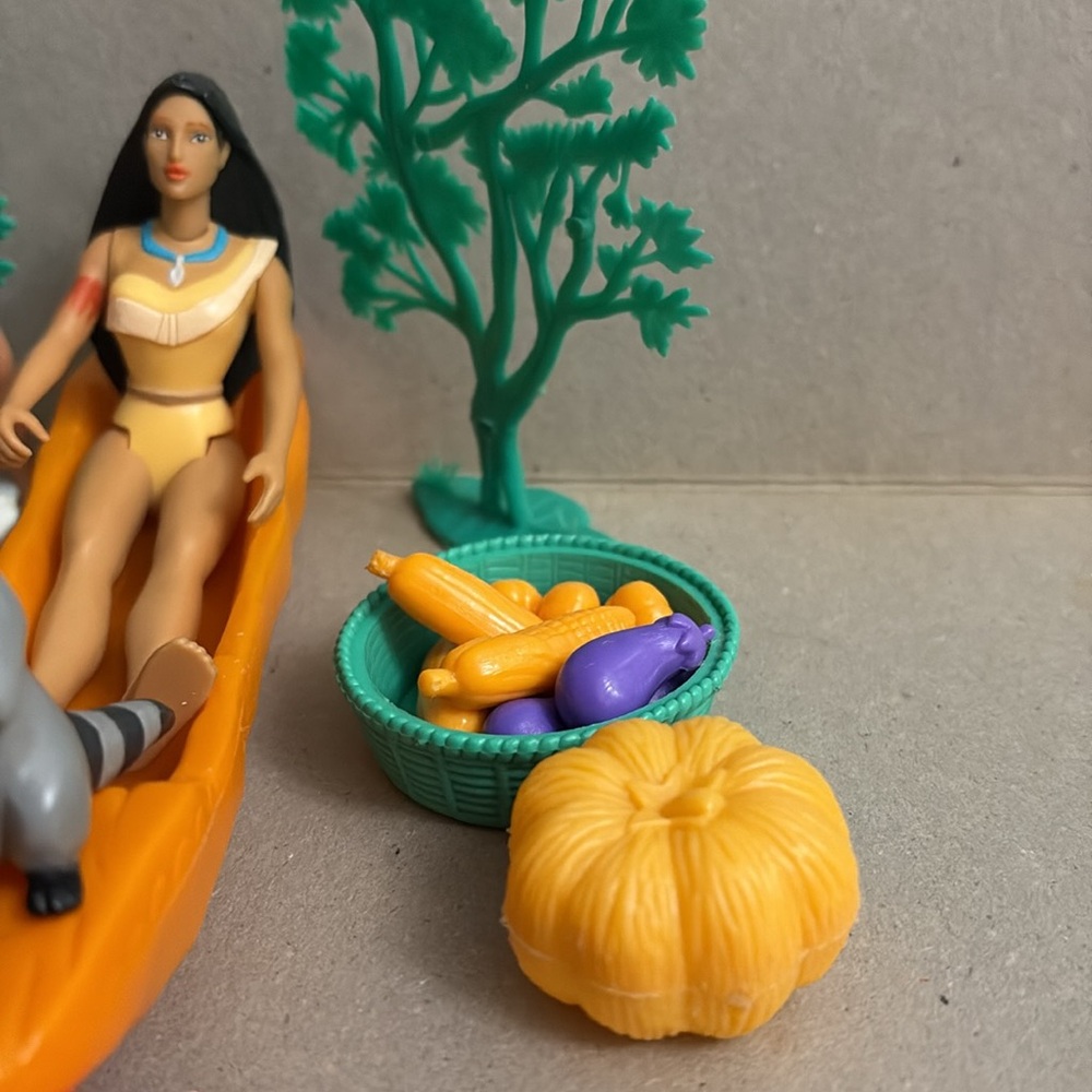90s Mattel Disney Pocahontas Action Figures Set and Skybox trading cards - Picture 4 of 5
